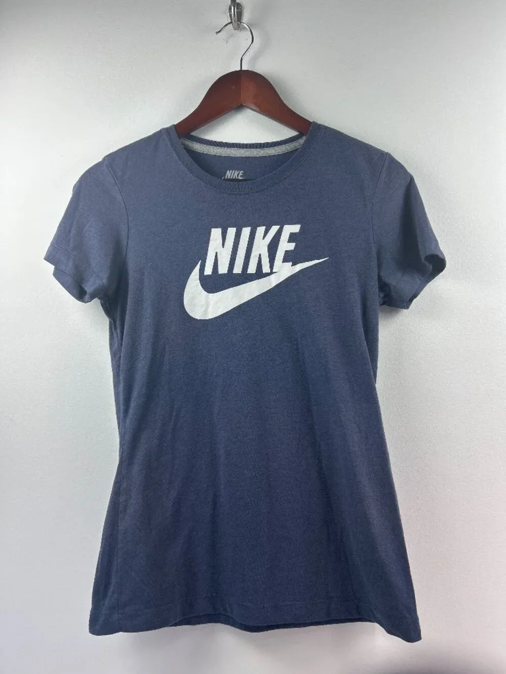 Nike Sportswear Slim Fit Navy Blue Logo Tee Unisex Medium